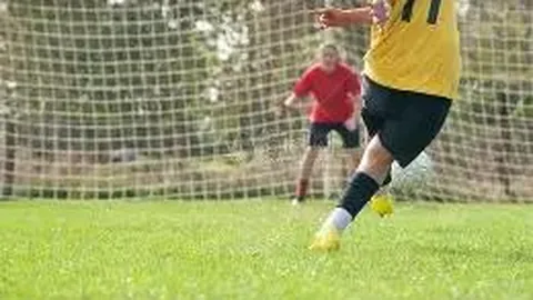 精彩对决！成都1-1神户胜利船，费利佩惊天远射，周定洋一击中流！